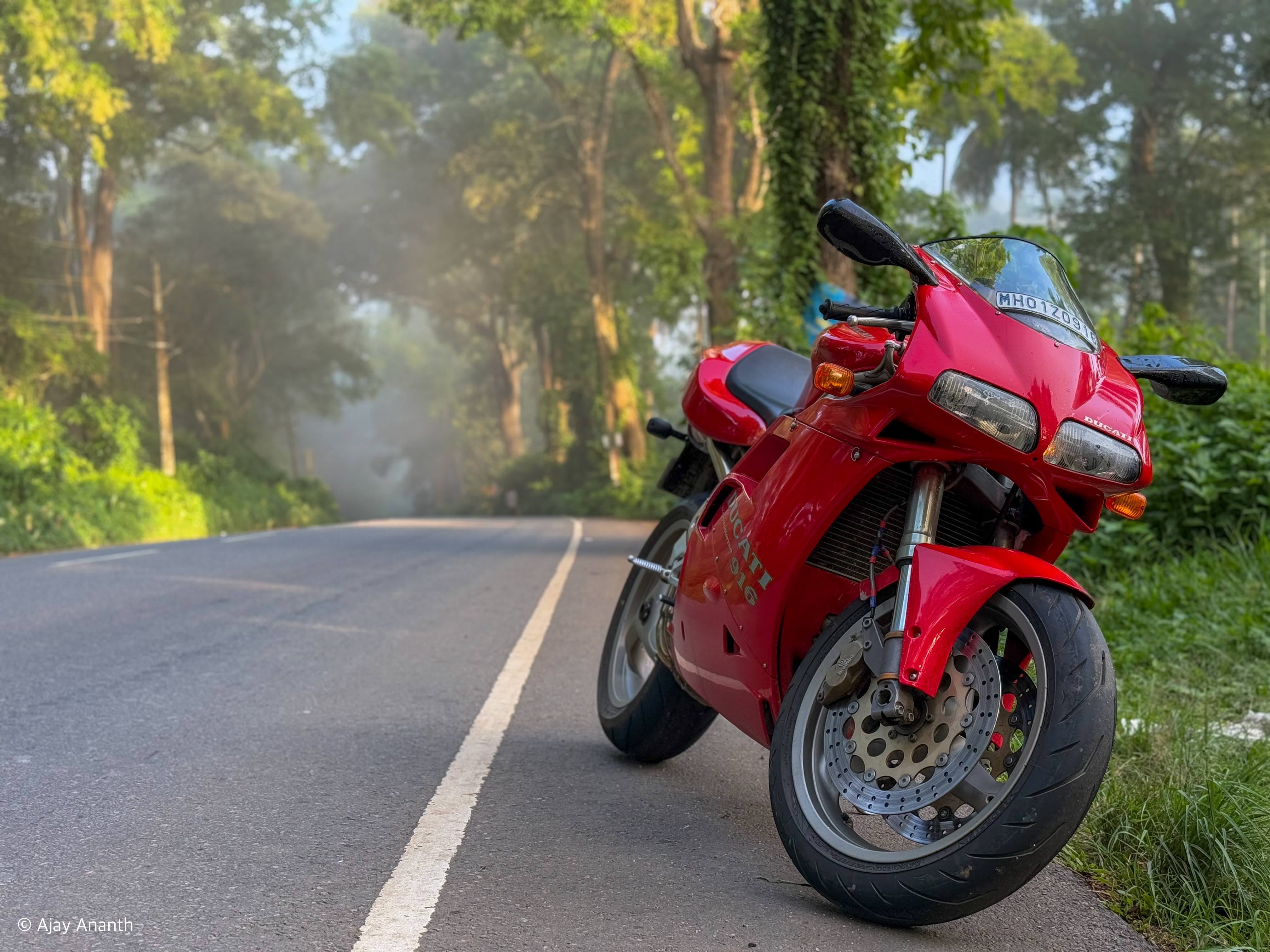 A Day with the legendary 1998 Ducati 916 | Ride Review